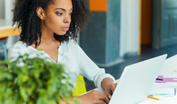ONG oferece bolsa de até U$5 mil para jovens que querem mudar o mundo ONG oferece bolsa de até U$5 mil para jovens que querem mudar o mundo