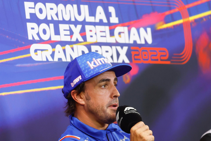 Após chamar Hamilton de ‘idiota’, Alonso minimiza batida no GP da Bélgica: ‘Acontece’ Após chamar Hamilton de ‘idiota’, Alonso minimiza batida no GP da Bélgica: ‘Acontece’