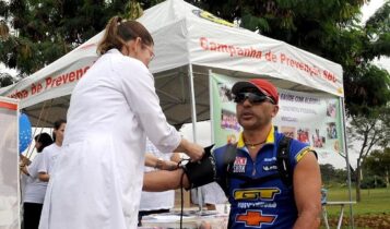 Colesterol alto é fator de risco para doenças cardiovasculares Colesterol alto é fator de risco para doenças cardiovasculares