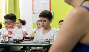 Meditação nas escolas beneficia crianças e adolescentes Meditação nas escolas beneficia crianças e adolescentes