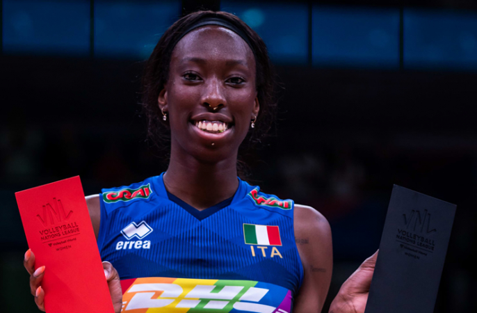 Jogadora da seleção de vôlei da Itália é chamada de ‘macaco’ por apresentadora Jogadora da seleção de vôlei da Itália é chamada de ‘macaco’ por apresentadora
