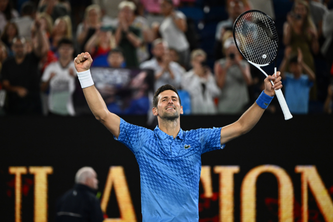 Djokovic vence por 3 sets a 0 em seu retorno ao Aberto da Austrália Djokovic vence por 3 sets a 0 em seu retorno ao Aberto da Austrália
