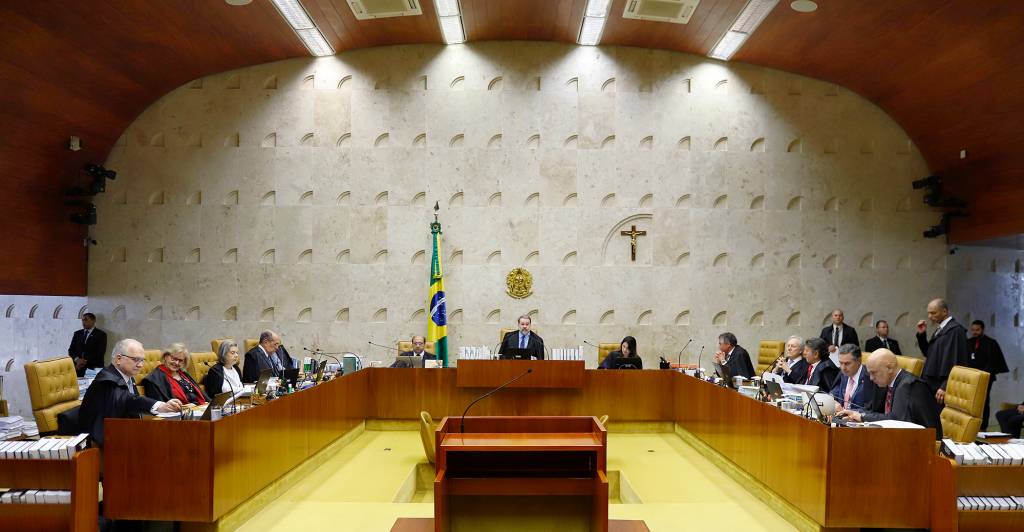 Veja como era e como ficou o plenário do STF após invasão