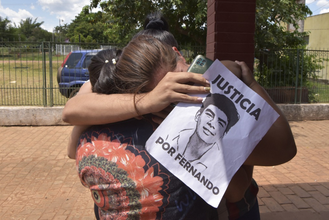 Cinco jogadores de rúgbi são condenados à prisão perpétua pela morte de jovem na Argentina Cinco jogadores de rúgbi são condenados à prisão perpétua pela morte de jovem na Argentina