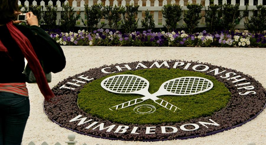 Wimbledon retira proibição de jogadores russos, mas homenagem a Putin renderá expulsão Wimbledon retira proibição de jogadores russos, mas homenagem a Putin renderá expulsão