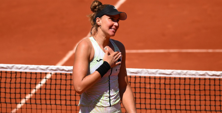 Bia Haddad vence espanhola, vai às quartas de final de Roland Garros e quebra marca de 55 anos