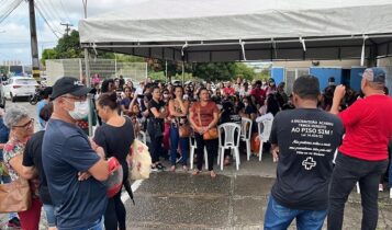 Profissionais da FHS realizam manifestação em frente ao Huse