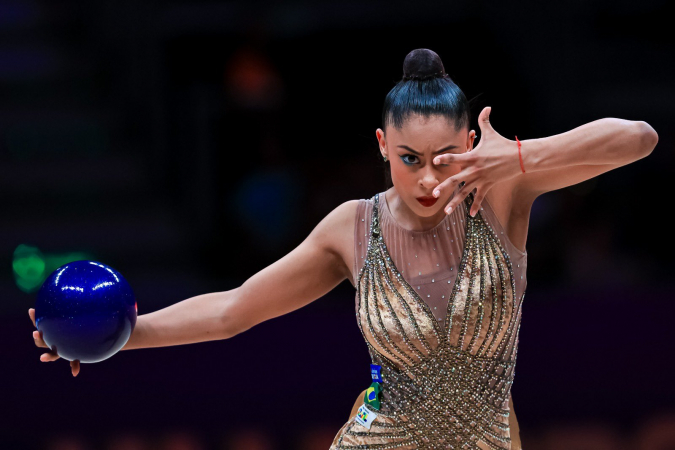 Bárbara Domingos faz história, avança às finais no Mundial de Ginástica Rítmica e se garante em Paris 2024