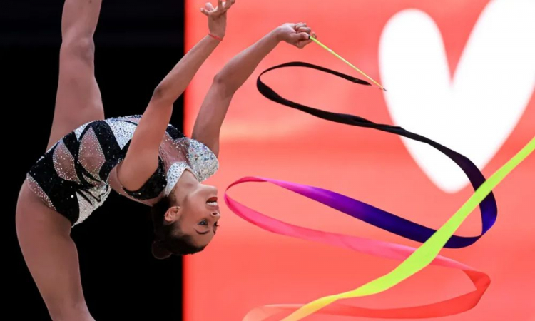 Bárbara Domingos fica em 11º e conquista resultado histórico para o Brasil no Mundial de Ginástica Rítmica