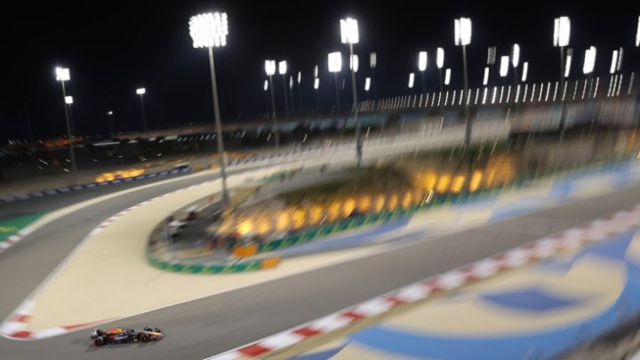 Verstappen fatura pole do GP do Bahrein e iguala Alain Prost