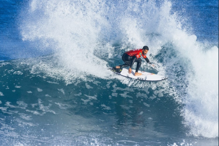 Surfista Italo Ferreira se beneficia com queda de Gabriel Medina e vai ao Finals, enquanto Tatiana avança