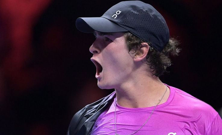 João Fonseca vira em decisão do Next Gen ATP Finals e iguala marca de Sinner e Alcaraz João Fonseca vira em decisão do Next Gen ATP Finals e iguala marca de Sinner e Alcaraz