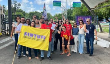 Servidores técnico-administrativos da UFS paralisam atividades