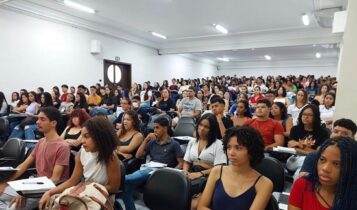 Pré-Universitário: 1º aulão de atualidades e redação ocorre sábado
