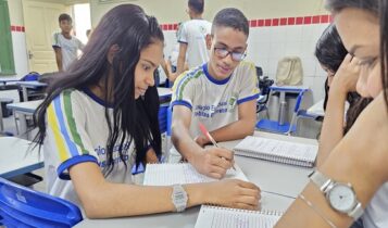 Governo abre edital para admissão de seis mil estudantes monitores