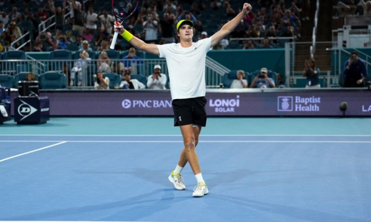 João Fonseca passa mal, mas continua no jogo e vence americano de virada na estreia do Masters 1000 de Miami João Fonseca passa mal, mas continua no jogo e vence americano de virada na estreia do Masters 1000 de Miami