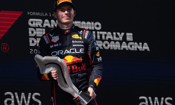 Max Verstappen supera McLarens e vence GP da Emilia-Romagna