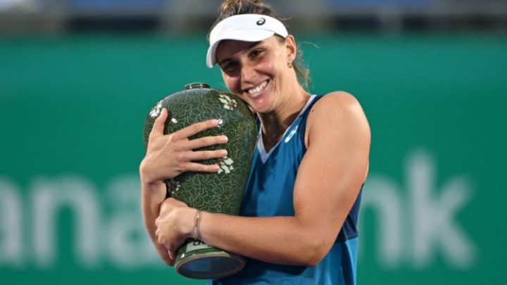 Bia Haddad fatura maior vitória em 7 meses e avança em torneio preparatório para Roland Garros