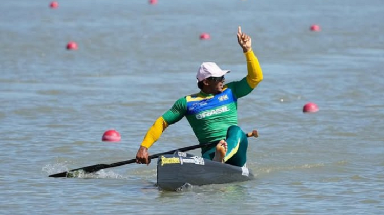 Isaquias Queiroz conquista medalha de ouro na Copa do Mundo de canoagem velocidade Isaquias Queiroz conquista medalha de ouro na Copa do Mundo de canoagem velocidade