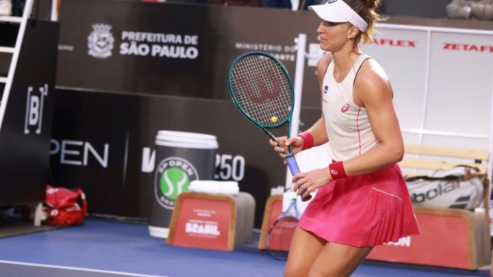Bia Haddad luta, mas cai para mexicana e é eliminada do SP Open